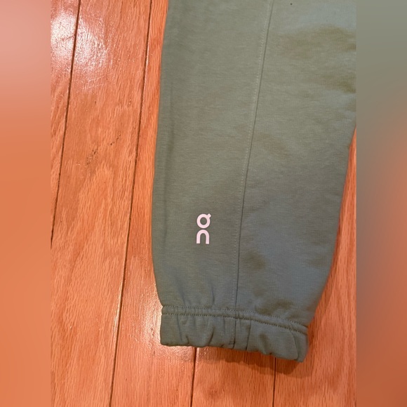 NWT On Running Women's Club Pants, large - Picture 6 of 9